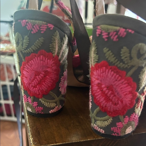 Topshop Embroidered Gray Sandals with Pink Accents - Picture 5 of 6